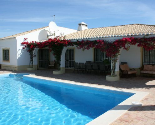 Property Year-round quality living in Salicos, Carvoeiro